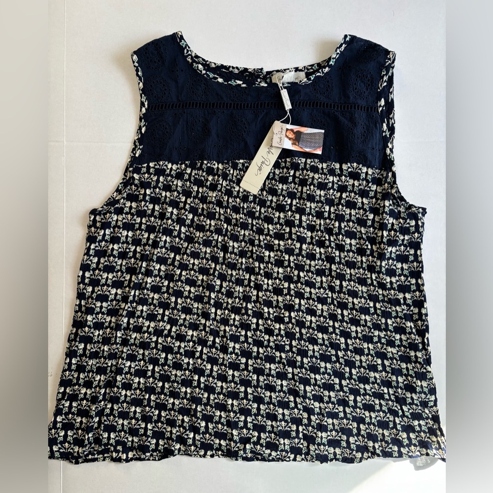 Charlie Paige women’s sleeveless tops. Floral. Eyelet neck. Button back‎ size XL